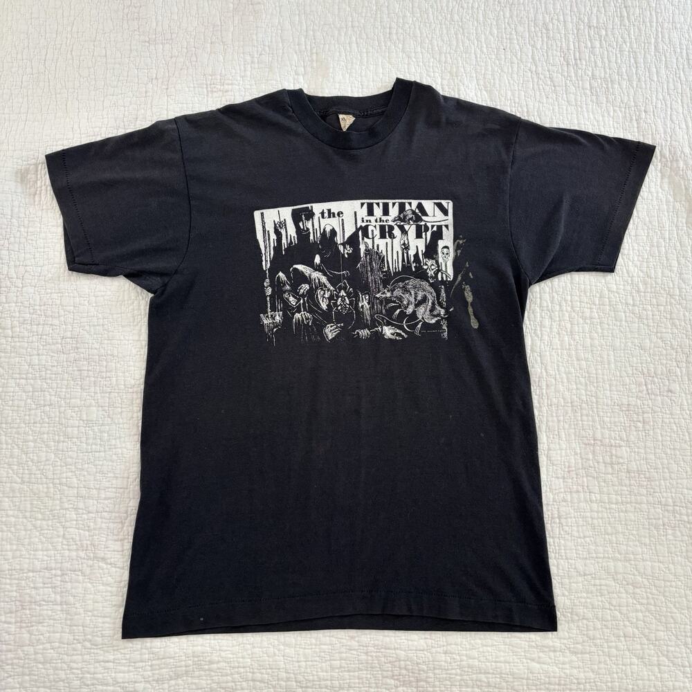 Vintage The Titan In The Crypt Shirt size XL
